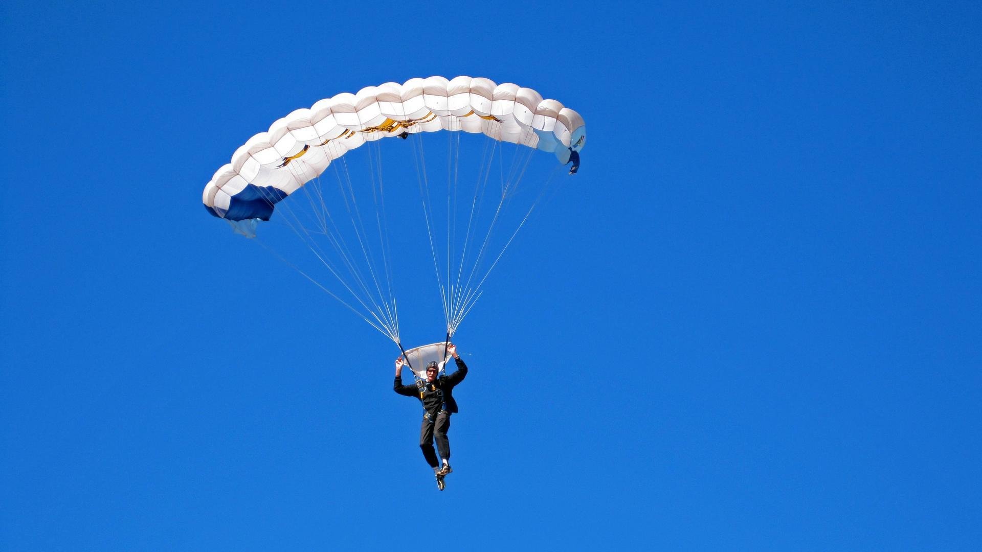 _业余足球联赛火热开赛，草根精神再现_，业余足球联赛比赛章程