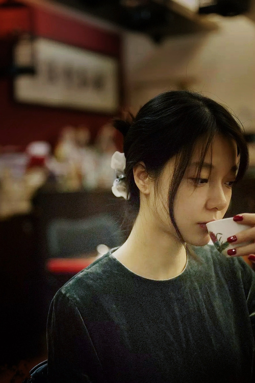 现场氛围火爆：观众热情支持喜爱球员