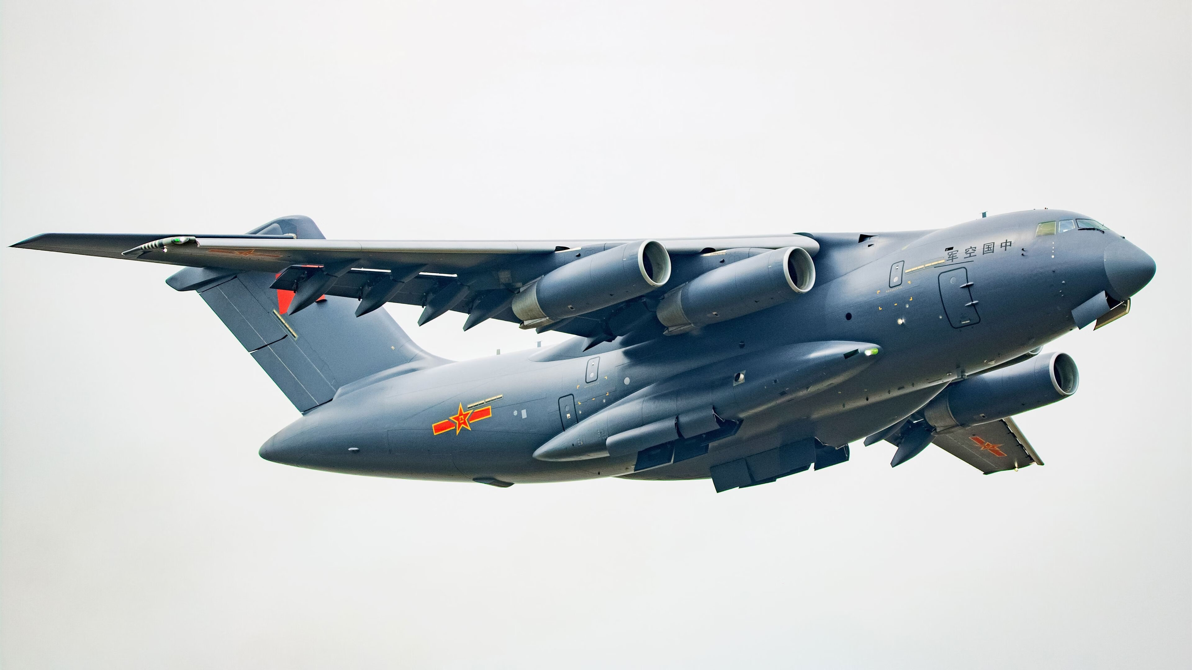 爱游戏官方-拜仁慕尼黑主场3-0战胜沃尔夫斯堡，豪取三连胜，拜仁慕尼黑主场5-1逆转沃尔夫斯堡