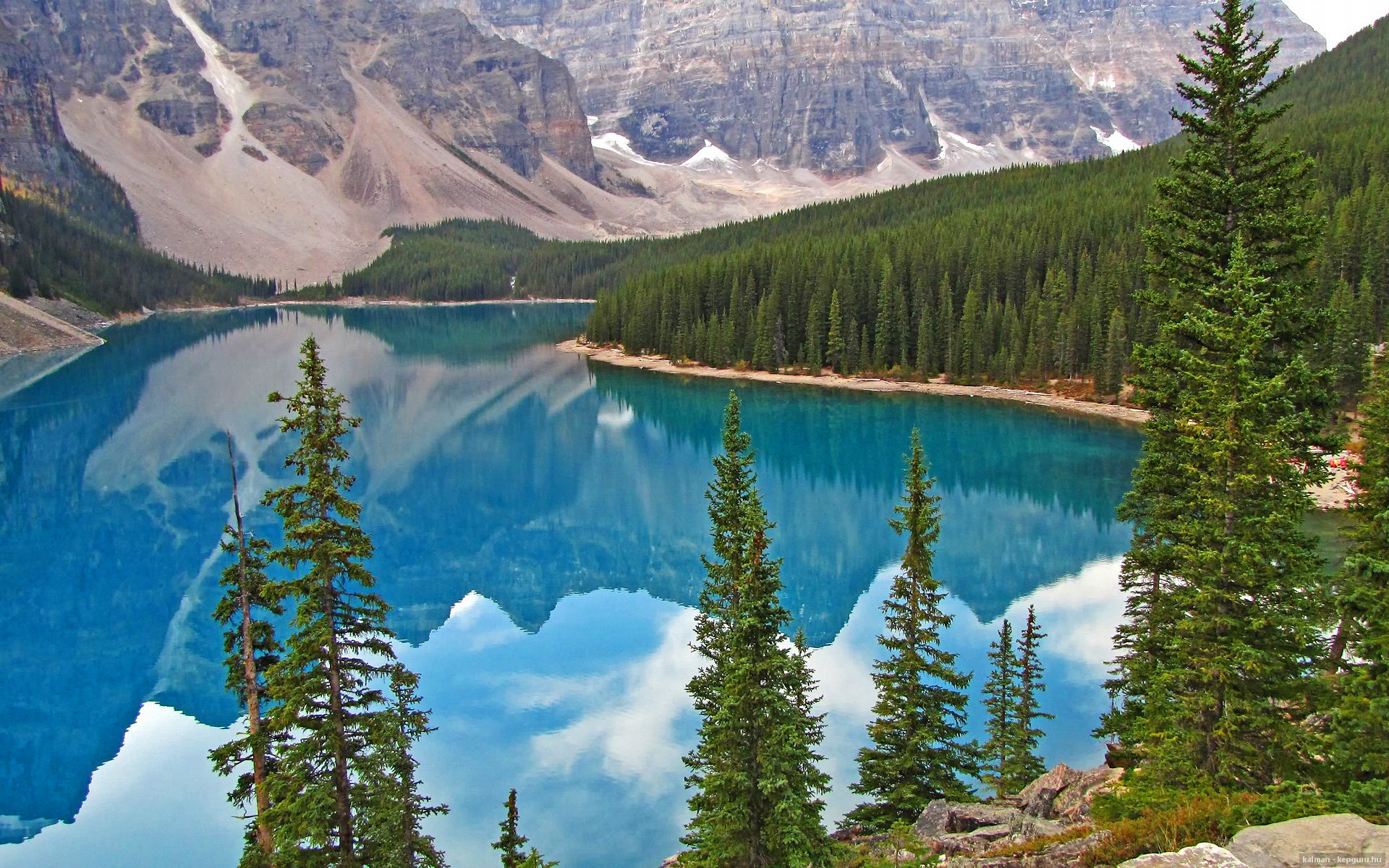 小国惊艳小组赛,战术执行力获国际赞誉,小国家队